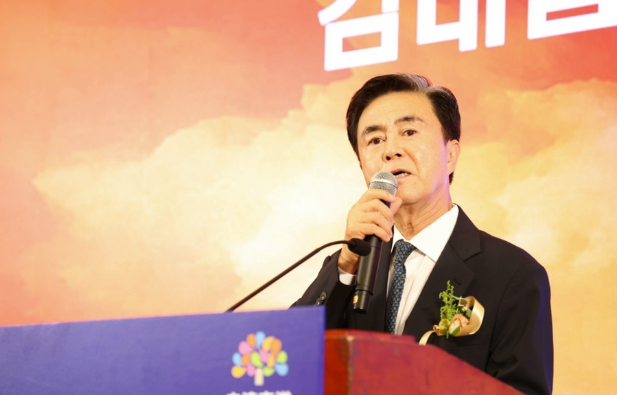 ▲ 김태흠 충남도지사가 25일 중국 상하이 진지앙호텔에서 열린 충남 중국사무소 개소식에서 인사말을 하고 있다.ⓒ충남도