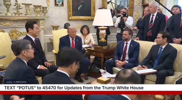 ▲ 이재명 대통령과 도널드 트럼프 미국 대통령이 미국 워싱턴 D.C. 백악관에서 정상회담을 갖고 있다. 출처=백악관 유투브 갈무리ⓒThe White House