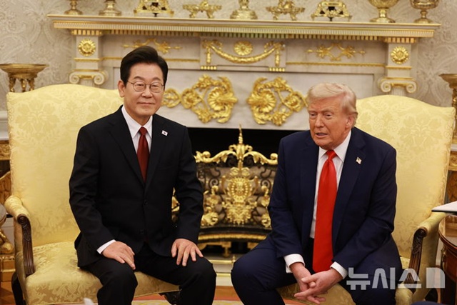 ▲ 이재명 대통령과 도널드 트럼프 미국 대통령이 미국 워싱턴 D.C. 백악관에서 한미 정상회담을 하고 있다. 250825 ⓒ뉴시스