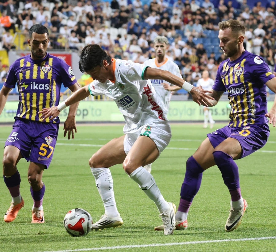 ▲ 알라니아스포르 황의조가 선발 출전했지만 공격포인트를 올리지 못했다.ⓒ알라니아스포르 제공