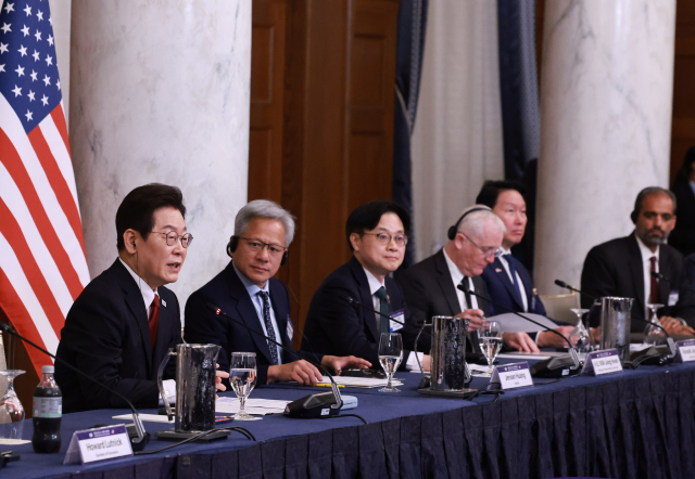 ▲ 이재명 대통령이 25일(현지시간) 미국 워싱턴DC 윌라드 호텔에서 열린 한미 비즈니스 라운드 테이블에서 기조연설을 하고 있다. ⓒ연합뉴스