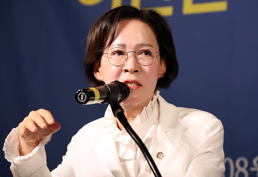 ▲ 이인선 의원은 26일 오전 대구 남구 아트파크에서 열린 아시아포럼21(이사장 변태석) 초청 토론회에 참석해 “대구가 어려우니 대구의 어려움 치고 나갈 수 있는 분이 시장이 됐으면 좋겠다”고 말했다.ⓒ아시아포럼21