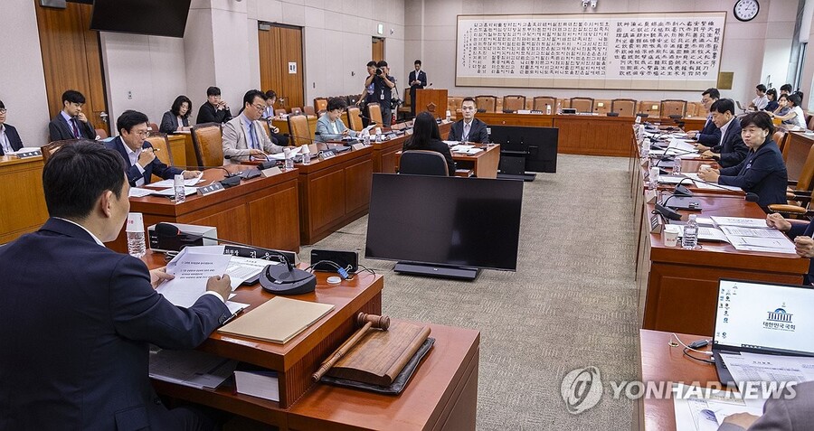 ▲ 국회 법제사법위원회 제1소위 위원장인 더불어민주당 김용민 의원이 지난 25일 국회에서 열린 법사위 법안심사 제1소위원회를 개회하고 있다. ⓒ연합뉴스