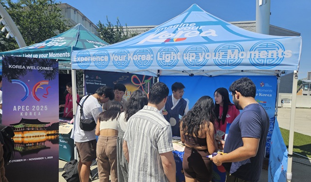 ▲ 경북문화관광공사는 지난 23일부터 24일까지 미국 버지니아주 Tysons Corener Center에서 열린 ‘2025 미국 워싱턴 D.C. K-관광 로드쇼’에 참가해 미주 관광객 유치를 위한 홍보 마케팅 활동을 펼쳤다.ⓒ경북관광공사