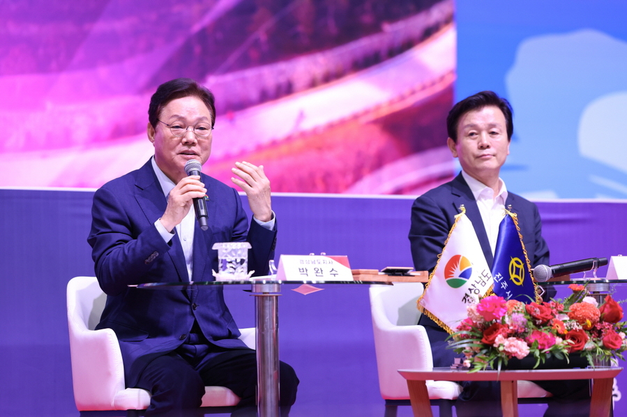 ▲ 박완수 경남지사가 26일 진주에서 열린 '도민 상생 토크'에서 진주를 남부 내륙 중심도시로 도약할 수 있도록 적극 지원 할 것이라고 밝혔다.ⓒ경남도