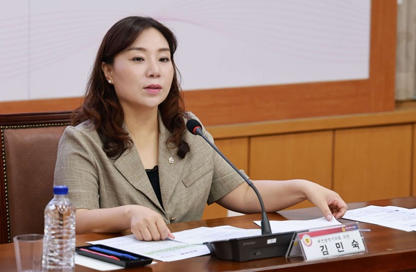 ▲ 대전시의회 김민숙 의원은 26일 대전시의회에서 ‘다문화 사회 미래전략 방안 모색 정책토론회’를 열고, 다문화 학생 현황과 정책 대안을 논의했다.ⓒ대전시의회