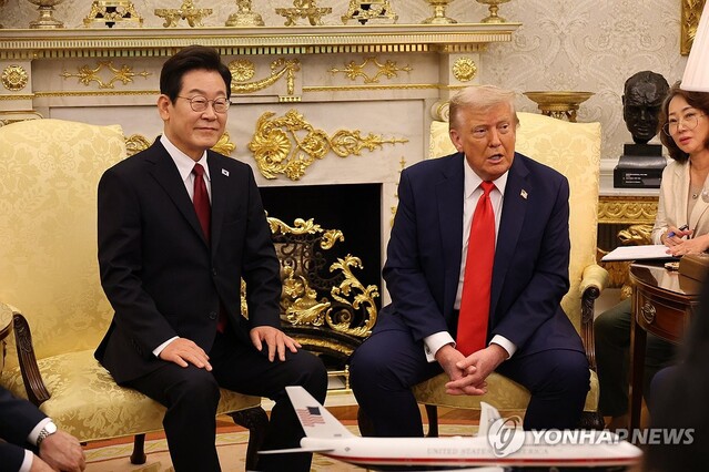 ▲ 이재명 대통령과 도널드 트럼프 미국 대통령이 25일(현지시간) 미국 워싱턴DC 백악관에서 정상회담을 하고 있다. ⓒ 연합뉴스