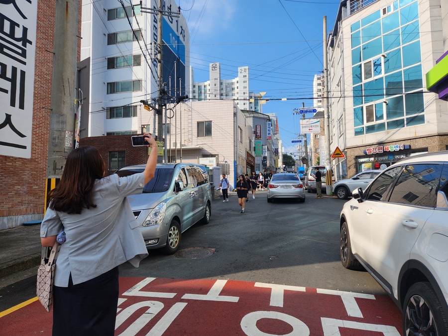 ▲ 경북교육청(교육감 임종식)은 27일 도내 초·중·고 5개교를 대상으로 학생들의 안전한 통학로 조성을 위해 등하굣길 교통안전 현장점검을 실시했다. ⓒ경북교육청