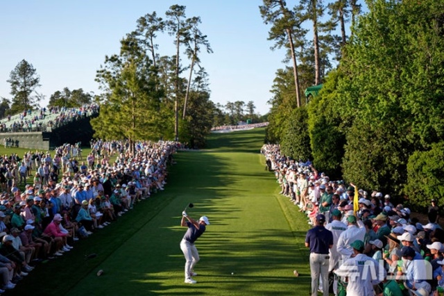 ▲ 로리 매킬로이가 미국 조지아주 오거스타 내셔널 골프클럽에서 열린 제89회 마스터스 토너먼트 최종 라운드 18번홀에서 티샷을 하고 있다. 250413 AP/뉴시스. ⓒ뉴시스