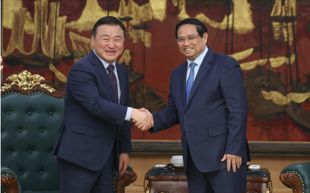 ▲ 베트남 하노이에 방문해 팜민찐 베트남 총리와 만난 노태문 삼성전자 DX부문장 직무대행(사장) ⓒ베트남 총리실