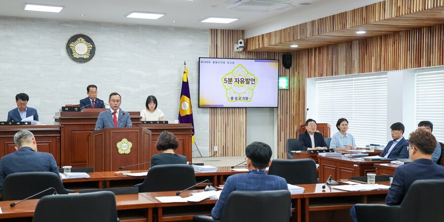 ▲ 홍성근 울릉군의회 의원이 5분자유발언을 하고 있다.ⓒ울릉군의회