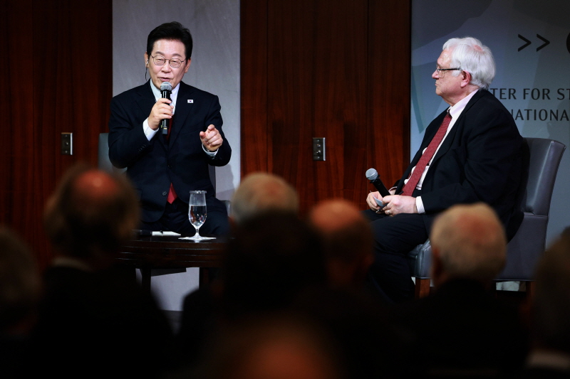 ▲ 이재명 대통령이 25일(현지 시간) 미국 워싱턴DC 전략국제문제연구소(CSIS)에서 정책 연설을 마친 뒤 질문에 답변하고 있다. ⓒ뉴시스