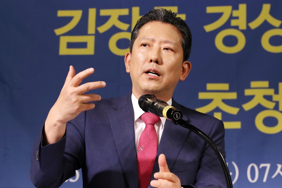 ▲ 김장호 구미시장은 28일 오전 대구 남구 아트파크에서 열린 아시아포럼21(이사장 변태석) 초청토론회에 참석해 대구 취수원 이전과 관련해 입장을 밝히고 있다.ⓒ아시아포럼21