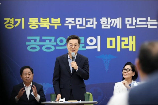 ▲ 김동연 경기도지사가 지난 27일 남양주 호평평내행정복지센터에서 열린 동북부 공공의료원(남양주) 설립 현장 설명회에서 인사말을 하고 있다. ⓒ경기도 제공