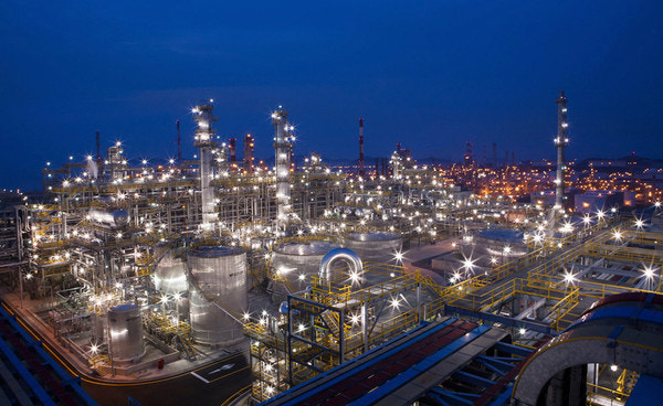 ▲ 충남 서산 대산단지 HD현대케미칼 공장 야경.ⓒ현대오일뱅크