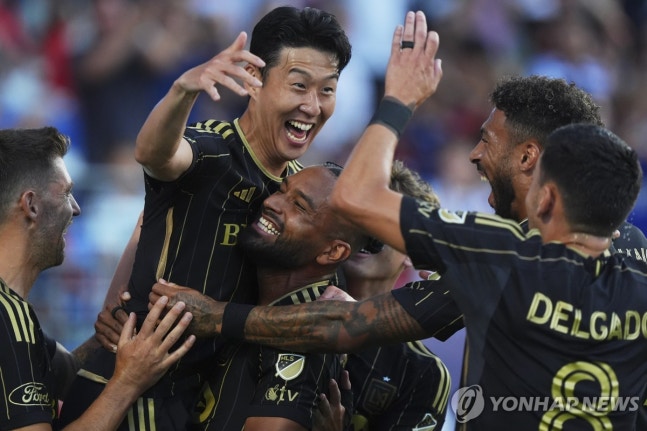 ▲ 미국의 '포브스'는 MLS의 미래를 위해 메시가 아닌 손흥민과 같은 성향의 선수를 영입하라고 제안했다.ⓒ연합뉴스 제공