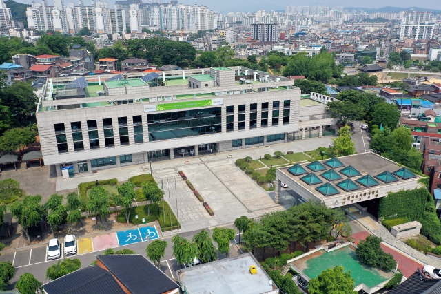 ▲ 수원 선경도서관 전경. ⓒ수원시 제공