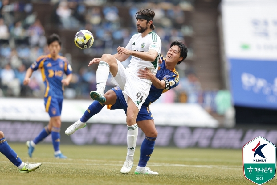 ▲ 울산과 전북이 오는 30일 K리그1 28라운드 맞대결을 펼친다.ⓒ한국프로축구연맹 제공