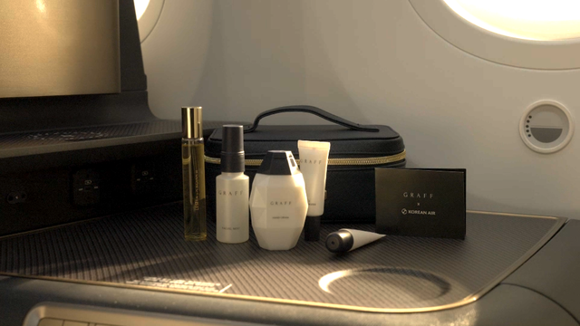 ▲ 대한항공은 세계적인 하이엔드 주얼리 브랜드 '그라프(GRAFF)'와 콜라보해어메니티 키트를 완성했다. ⓒ대한항공