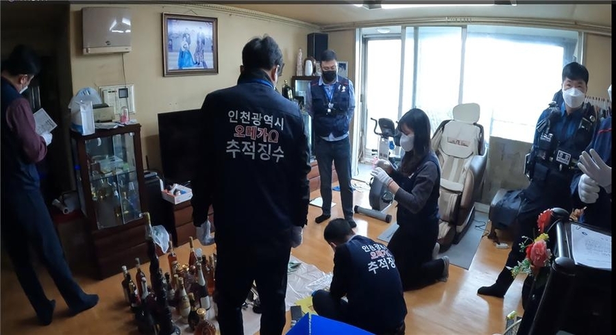▲ 인천시 고액 체납자를 대상으로 하는 '오메가 추적 징수반'이 체납된 가구를 방문해  강도 높은 현장 집행을 진행하고 있다. ⓒ인천시 제공