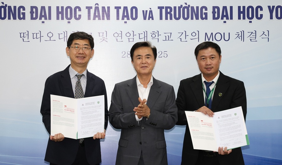 ▲ 사진 왼쪽부터 유흥연 연암대 산학협력처장, 김태흠 충남도지사, 응우옌 마이 람 떤따오대 총장 대행.ⓒ충남도