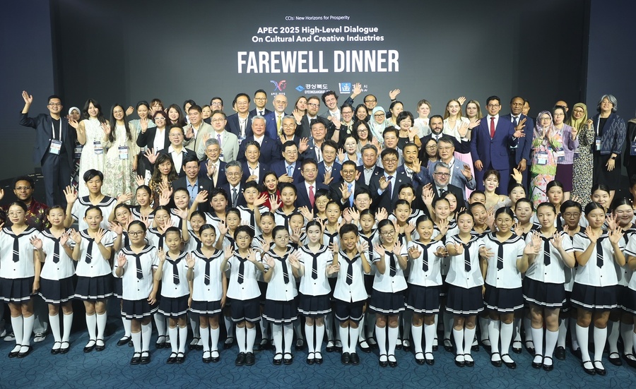 ▲ 이철우 경북도지사와 주낙영 경주시장은 27일 ‘2025 APEC 문화산업고위급대화’ 대표단을 위한 환송 만찬을 개최했다.ⓒ 경북도