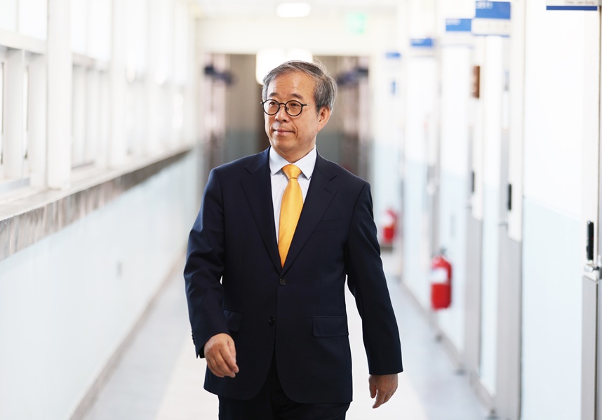 ▲ 윤재웅 동국대 총장.ⓒ동국대