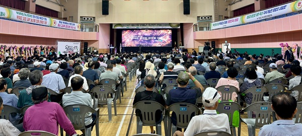 ▲ ‘2025년 축산인 한마음대회’가 750여 명이 참석한 가운데 열렸다. ⓒ부여군