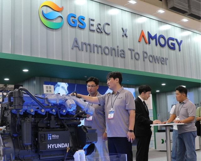▲ GS건설과 AMOGY(아모지)가 함께 참여한 '2025년 기후산업국제박람회'에서 선보인 무탄소 분산에너지 사업 부스ⓒGS건설