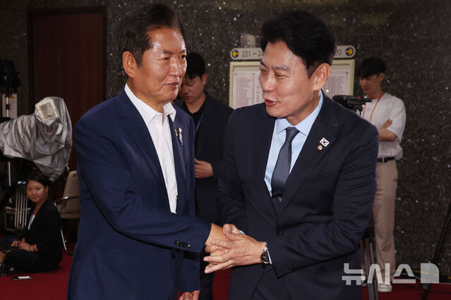 ▲ 더불어민주당 정청래 대표와 한민수(오른쪽) 의원. ⓒ뉴시스