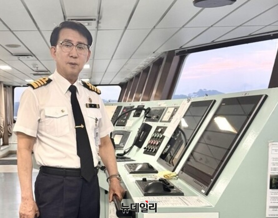 ▲ 울릉~포항 간 운항 중인 울릉크루즈 소속 뉴씨다오펄호 김귀홍 선장.ⓒ뉴데일리