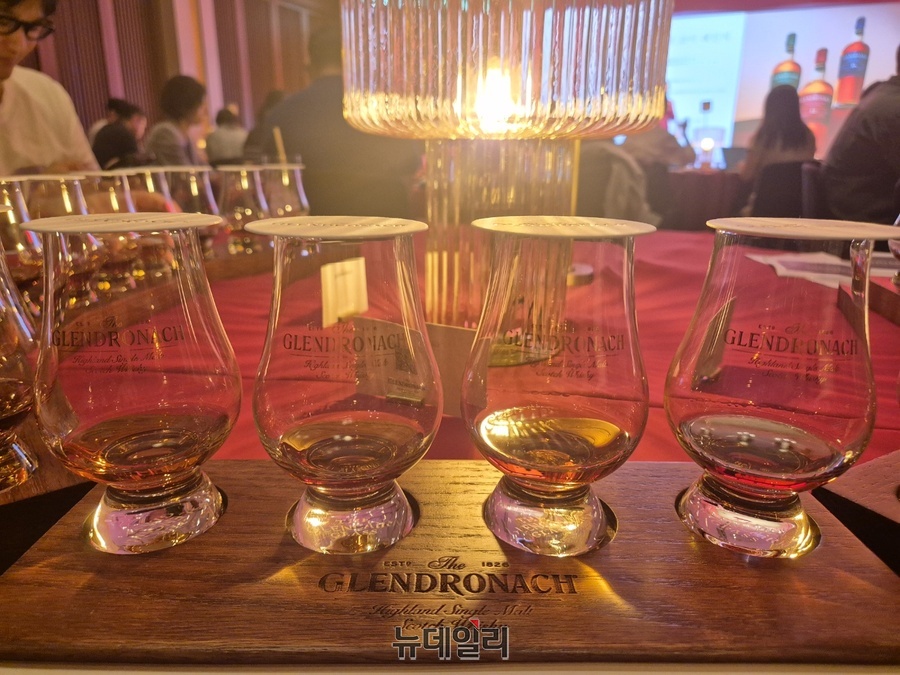 ▲ 더 글렌드로낙 제품들. 왼쪽부터 15년·18년·21년·30년ⓒ조현우 기자