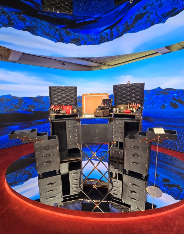 ▲ 5억8000만원 이상의 루이비통 뷰티 메이크업 트렁크ⓒ최신혜 기자