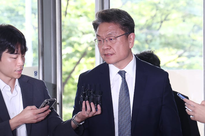 ▲ 이시원 전 대통령실 공직기강비서관이 29일 서울 서초구 순직해병 특검 사무실에 출석하며 취재진 질문에 답하고 있다. ⓒ연합뉴스