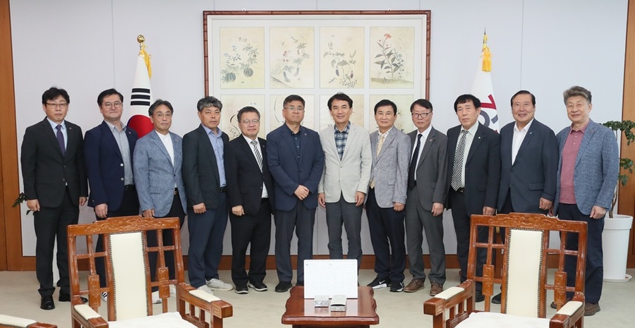 ▲ 강원특별자치도가 29일 대한행정사회 강원지방행정사회와 간담회를 진행했다. ⓒ강원특별자치도