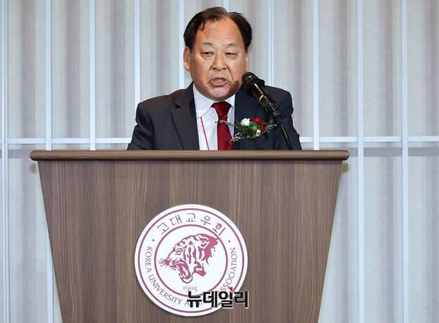   ʴ 쳲 ȸ 29   ϱ 뱳ȸ  ` 4.18 쳲 âȸ` λ縻 ϰ ִ.  