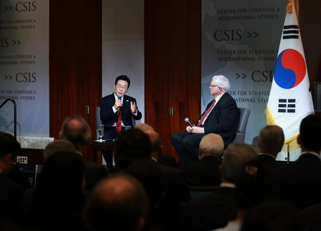▲ 이재명 대통령이 25일(현지 시간) 미국 워싱턴DC 전략국제문제연구소(CSIS)에서 정책 연설을 마친 뒤 질문에 답변하고 있다. ⓒ뉴시스