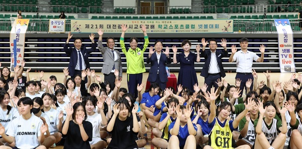 ▲ 설동호 대전시교육감이 지난 29일부터 열린 ‘제21회 대전시교육감배 학교스포츠클럽대회’에 참석해 참가 학생들을 격려하고 있다.ⓒ대전시교육청