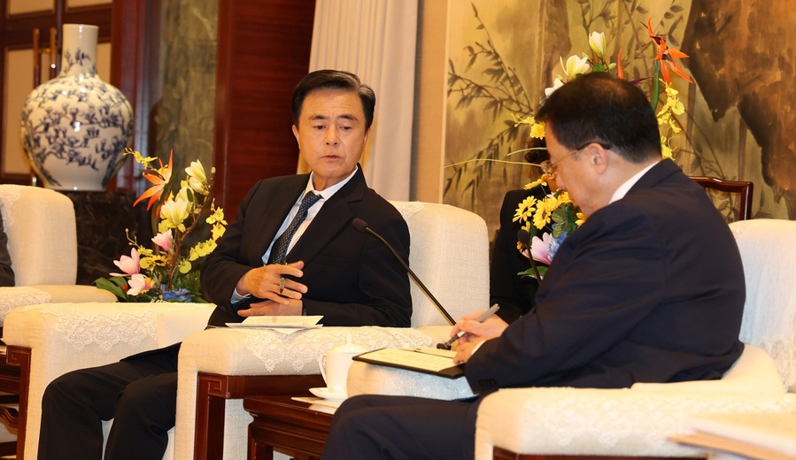 ▲ 김태흠 충남도지사가 중국 상하이 시장과 접견을 하고 있다.ⓒ충남도