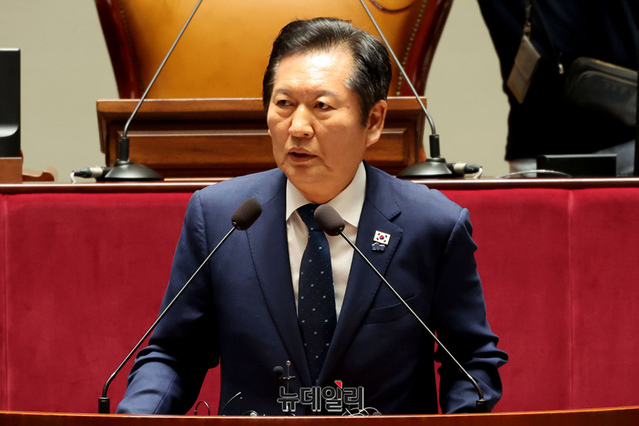 ▲ 정청래 더불어민주당 대표가 27일 국회에서 열린 의원총회에 참석해 모두발언을 하고 있다. ⓒ이종현 기자