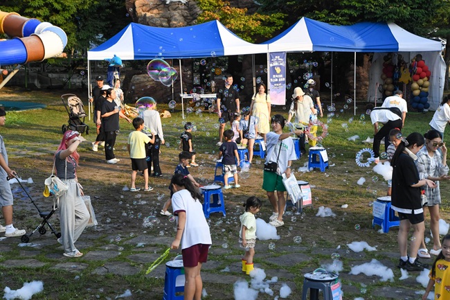 ▲ 양구배꼽축제 버블폼파티 장면. ⓒ양구군