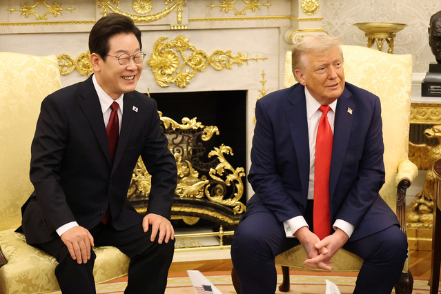 ▲ 이재명 대통령과 도널드 트럼프 미국 대통령이 25일(현지 시간) 미국 워싱턴DC 백악관에서 한미 정상회담을 하고 있다. 2025.08.26. ⓒ뉴시스