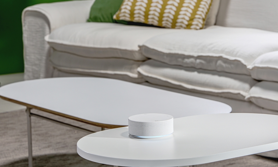 ▲ 생성형 AI를 탑재해 고객과 대화하며 맥락을 이해하고, 생활 패턴을 학습·예측해 자동으로 최적의 환경을 조성하는 AI 홈 허브 'LG 씽큐 온'ⓒLG전자