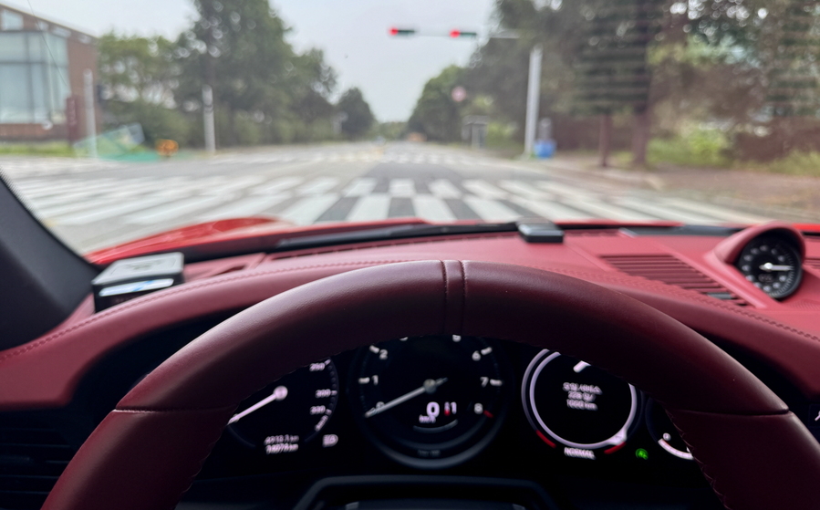 ▲ 이날 폭우가 쏟아지다가 비가 그치고 강한 햇살로 바뀌는 등 날씨 변동이 심했다. ⓒ김재홍 기자