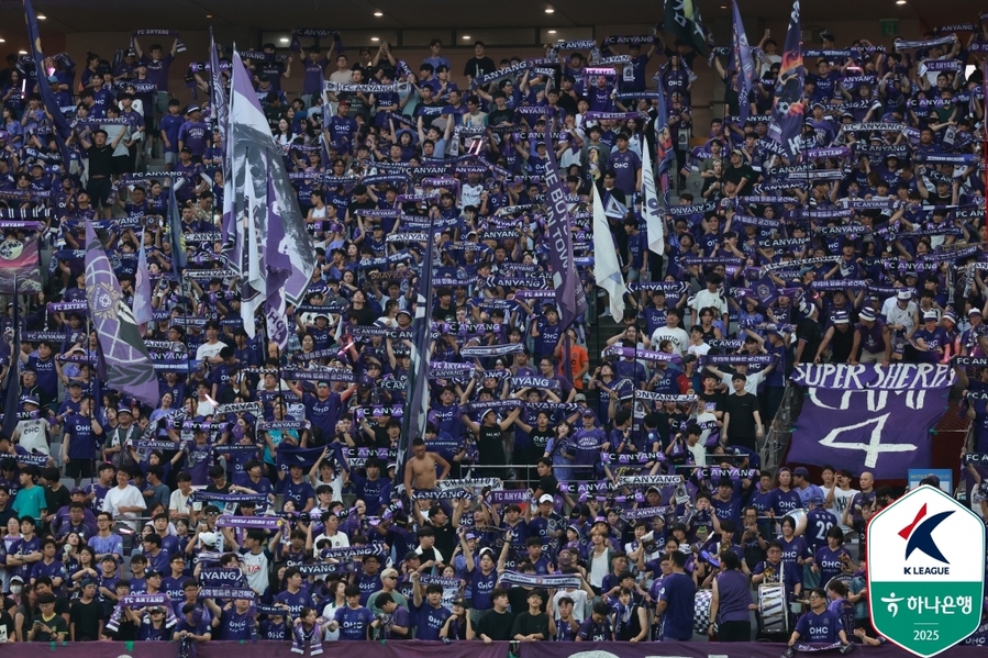 ▲ 김다솔의 눈에 보인 안양 팬들의 열정적 응원.ⓒ한국프로축구연맹 제공