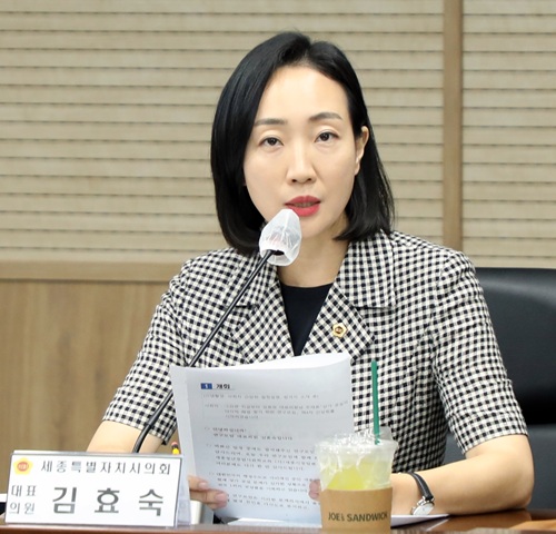 ▲ 상가 공실의 다각적 해법 찾기 위한 김효숙 세종시의회 연구모임 대표의원이 최근 제4차 간담회에서 인사말을 하고 있다.ⓒ세종시의회