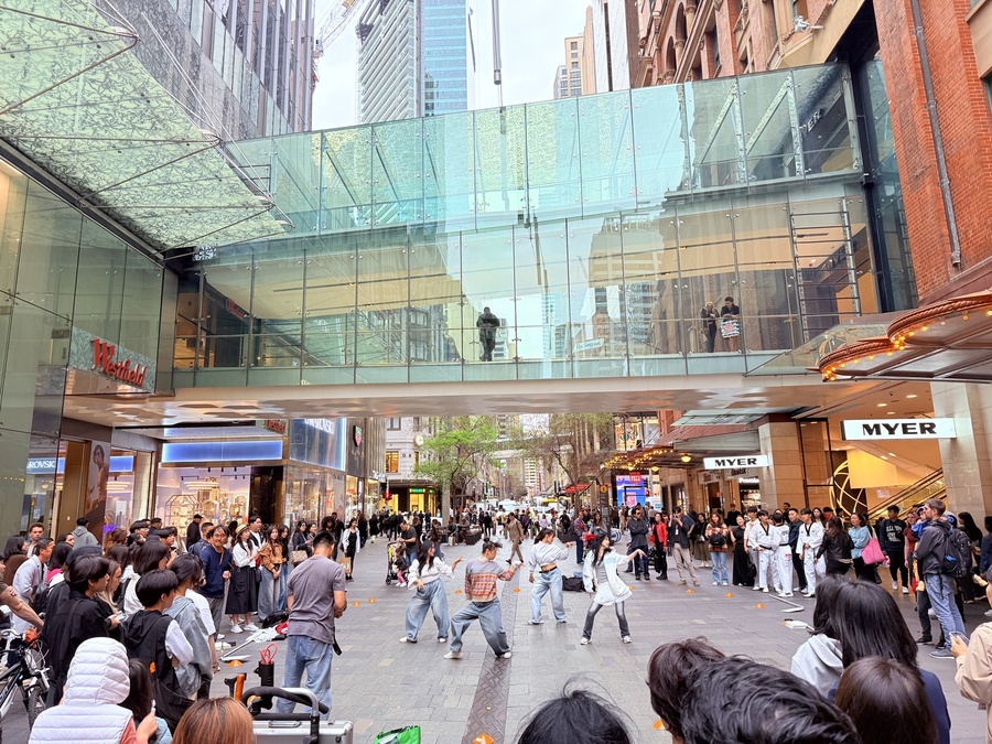 ▲ 대구시교육청은 ‘2025년 한국의 말·멋·맛 나눔 사업’(이하 말·멋·맛 사업) 해외 방문단이 9월 1일 미국과 우즈베키스탄으로 각각 출발했다.(사진은 호주 피트스트리트몰 버스킹 모습)ⓒ대구시교육청