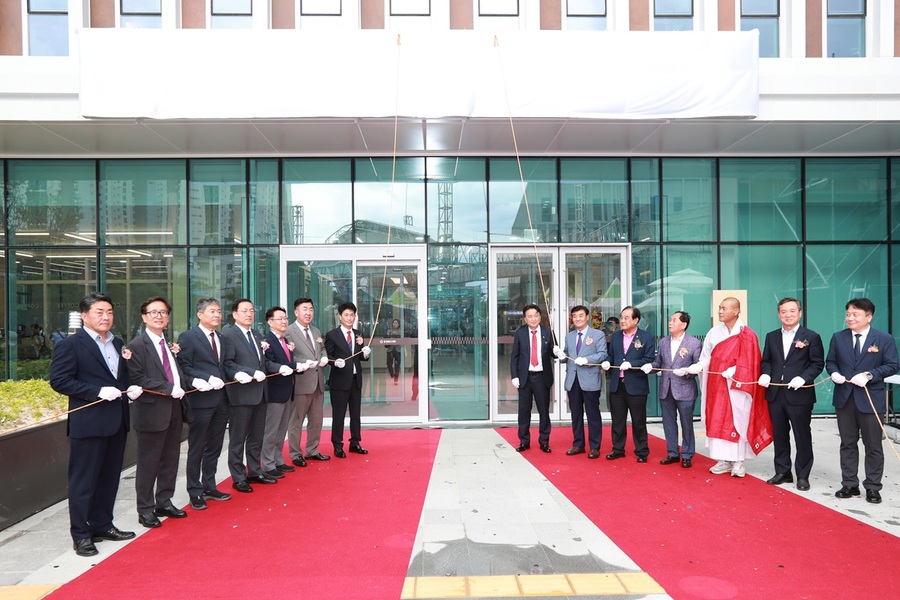 ▲ 충북도의회 신청사 제막식 장면.ⓒ충북도의회