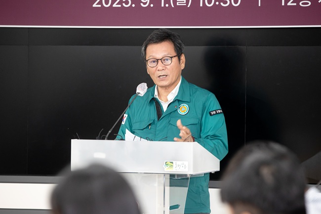 ▲ 강릉시청 재난상황실에서 열린 '강릉시 가뭄 대응 비상대책 2차 기자회견'에서 김홍규 강릉시장이 가뭄 대책을 설명하고 있다.  ⓒ강릉시