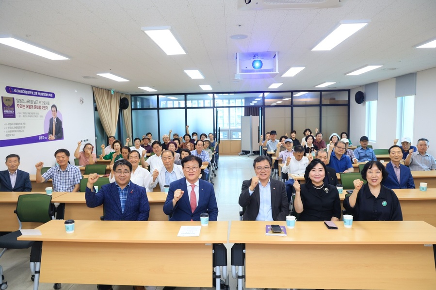 ▲ 대구 수성구(구청장 김대권)는 지난 28일 하반기 ‘수성시니어일자리교육센터 백년문화대학’을 개강하고, 노인일자리 지원사업 참여자를 대상으로 한 시니어 리더 양성 교육을 본격 추진한다.ⓒ수성구